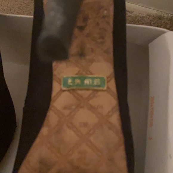 Box Toe Heel - Picture 5 of 5